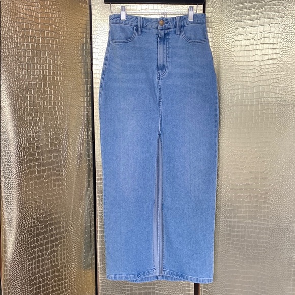 Show me your Mumu women's Blue Denim Maxi Skirt never worn new with tags - Picture 2 of 5